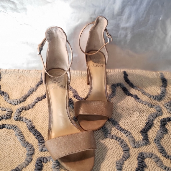 Vince Camuto size 9.5 M - Picture 1 of 3